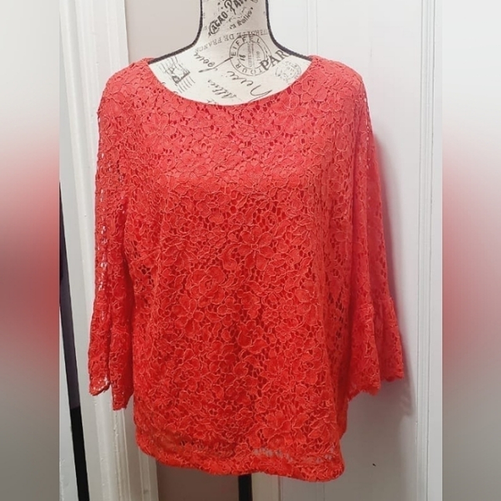 Red 3/4  Quarter Sleeve Top. 🌴